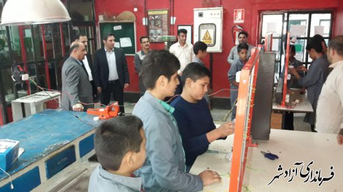 بازدید فرماندار شهرستان آزادشهر از مرکز آموزش فنی و حرفه ای شهرستان به مناسبت هفته ملی مهارت