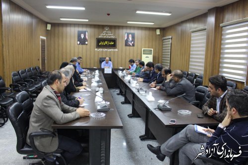 نشست صمیمی فرماندار شهرستان آزادشهر با کارکنان فرمانداری و بخشداری های تابعه