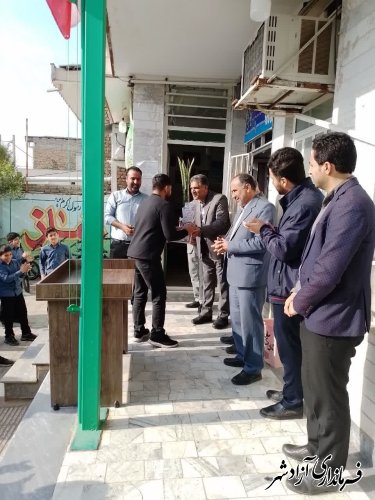 تجلیل از همکاران دبیرستان متوسطه اول غیردولتی پسرانه جانباز به مناسبت هفته مدارس و مراکز غیردولتی